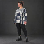 Langarmshirt in Creme/Dunkelblau mit A-Linie aus weichem Stretchjersey und Schlitzen