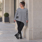 Langarmshirt in Dunkelblau/Weiß aus weichem Stretchjersey mit asymmetrischem Zipfelsaum