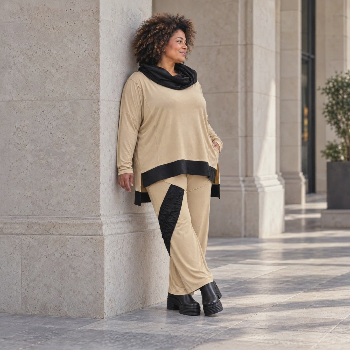 Jerseyhose mit geradem Bein und Dehnbund mit Taftdetails und dekorativer Overlocknaht