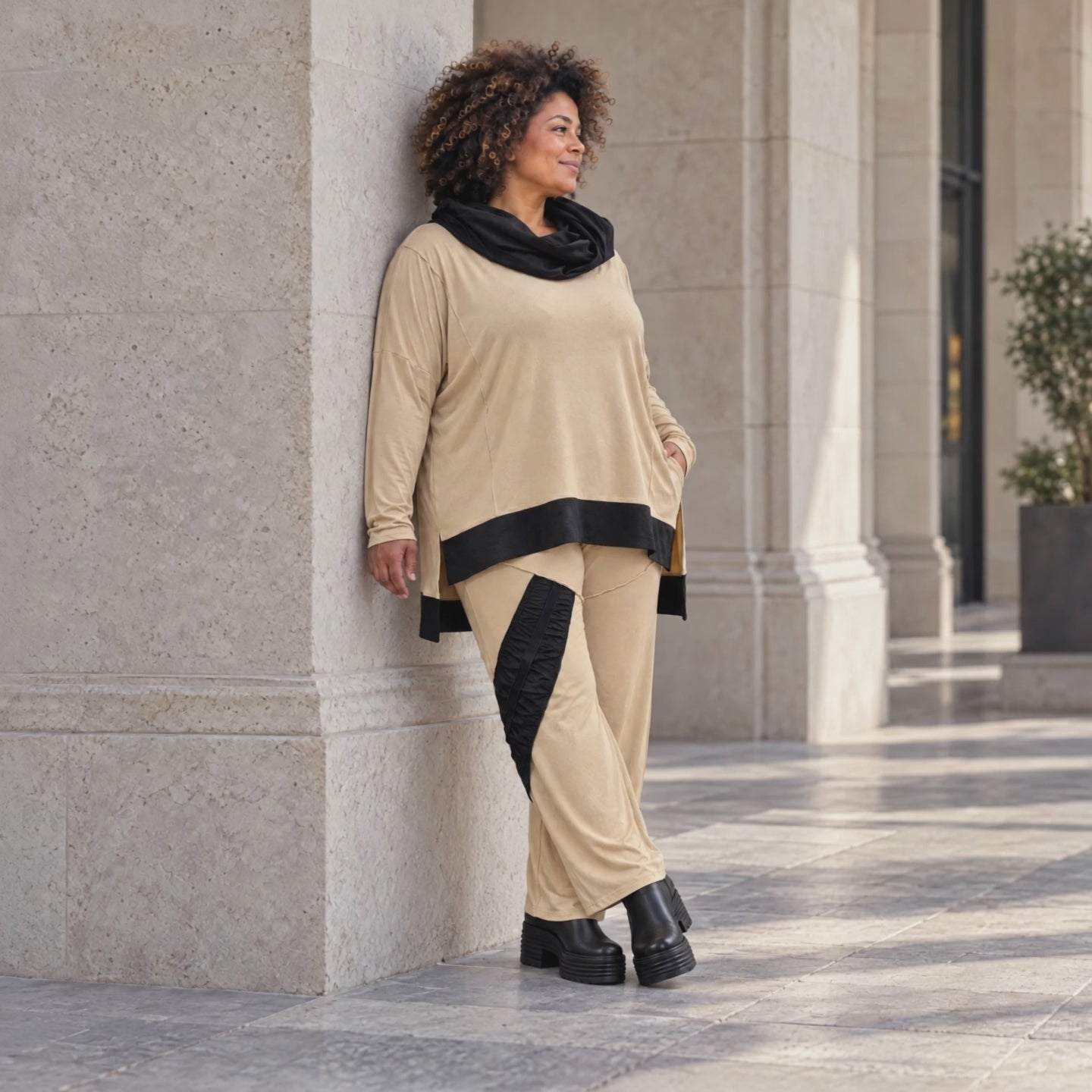 Jerseyhose mit geradem Bein und Dehnbund mit Taftdetails und dekorativer Overlocknaht