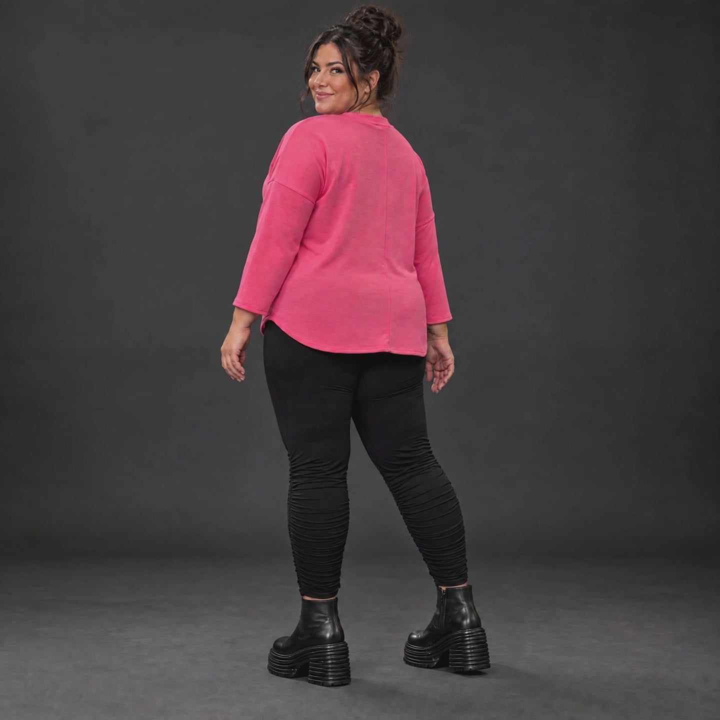 Rundhalsshirt in Pink aus weichem Stretchjersey mit 7/8-Arm und gerundeter Schnittform