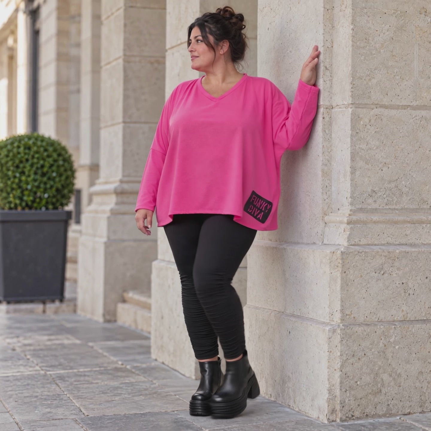 Langarmshirt in Pink aus weichem Stretchjersey mit V-Ausschnitt und kastiger Silhouette