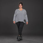 Langarmshirt in Dunkelblau/Weiß aus weichem Jersey mit V-Ausschnitt und kastiger Passform