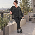 Langarmshirt in Schwarz/Weiß meliert aus weichem Flauschgarnfeinstrick mit V-Ausschnitt
