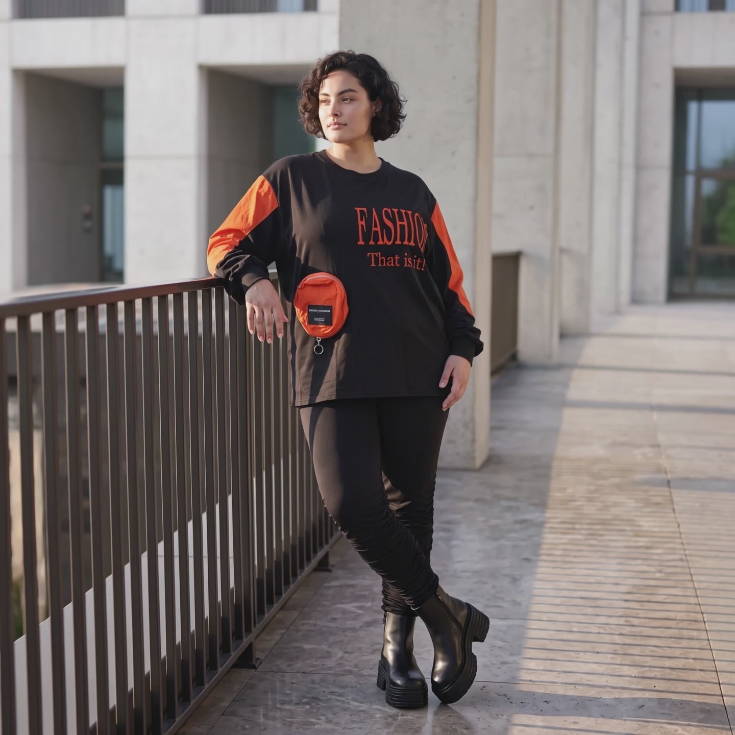 Unifarbenes Langarmshirt aus Jersey mit Reißverschlusstasche und gerader Passform