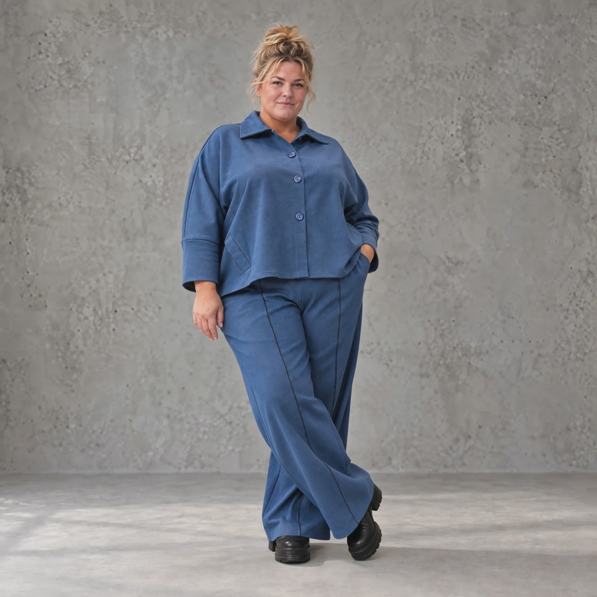 Jeansblaue Ballonhose aus Stretchdenim mit Dehnbund aus Baumwolle und Elasthan Basic