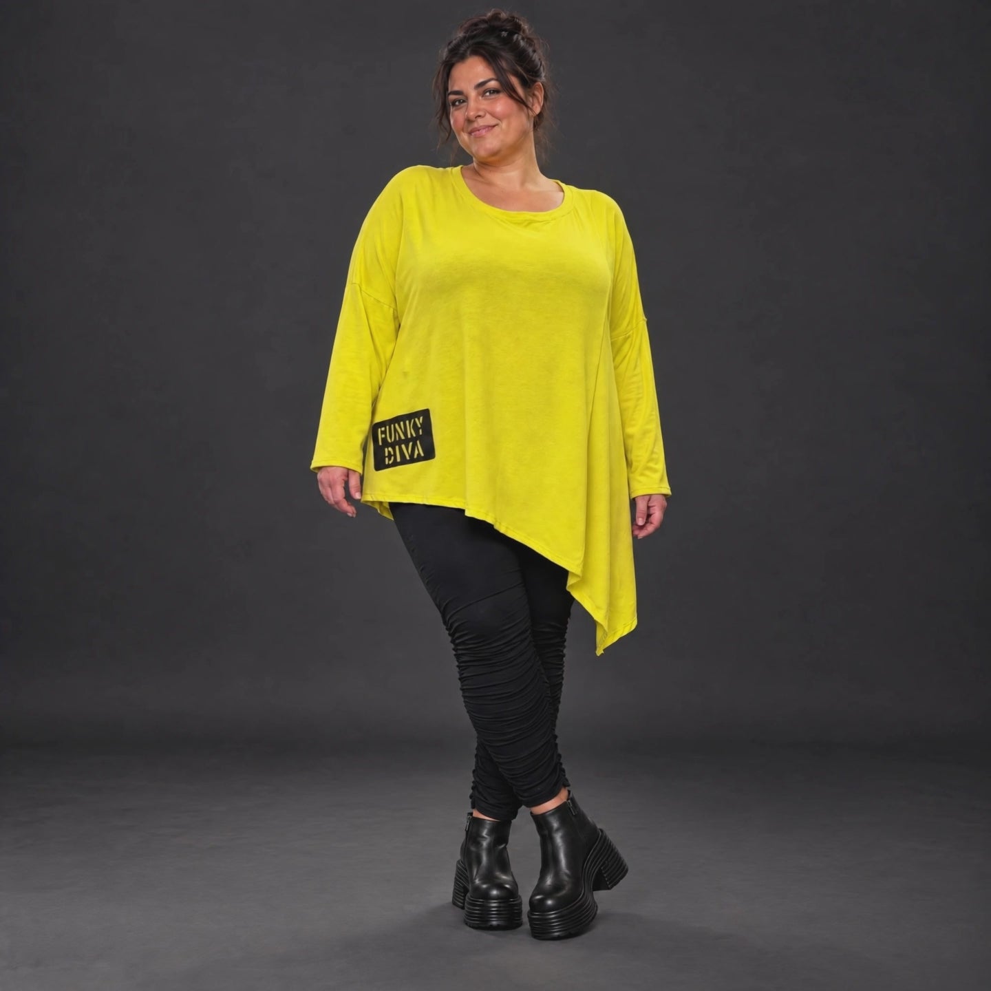 Langarmshirt in sonnigem Gelb aus weichem Stretchjersey mit asymmetrischem Zipfelsaum