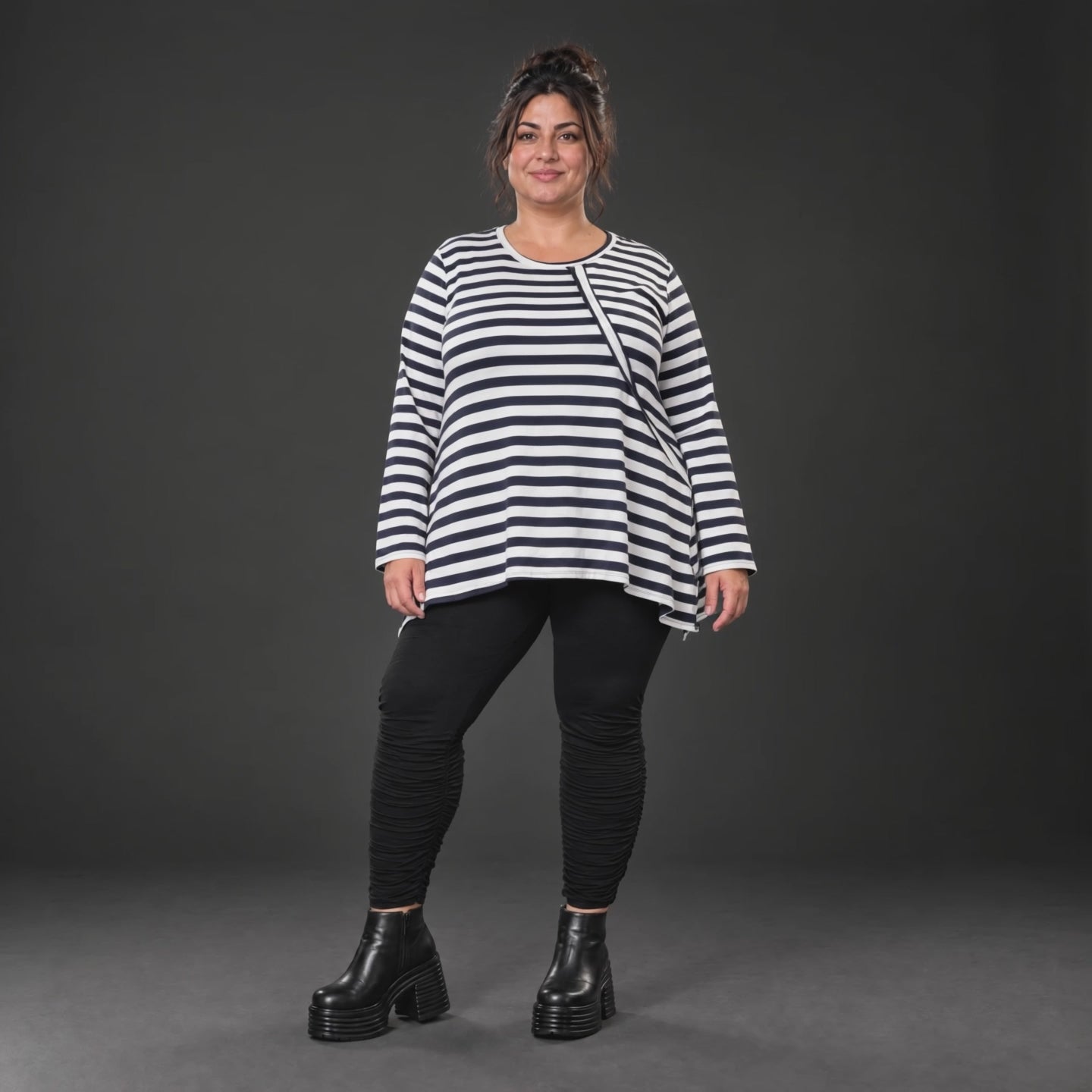 Langarmshirt Dunkelblau/Weiß aus weichem Stretchjersey in A-Linie mit Seitenschlitzen
