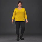 Flauschiges Feinstrickshirt in sonnigem Gelb mit Rundhals und aufgesetzten Taschen