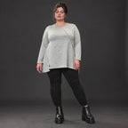 Langarmshirt in Grau/Schwarz aus flauschigem Feinstrick mit A-Linie und Rundhalsausschnitt