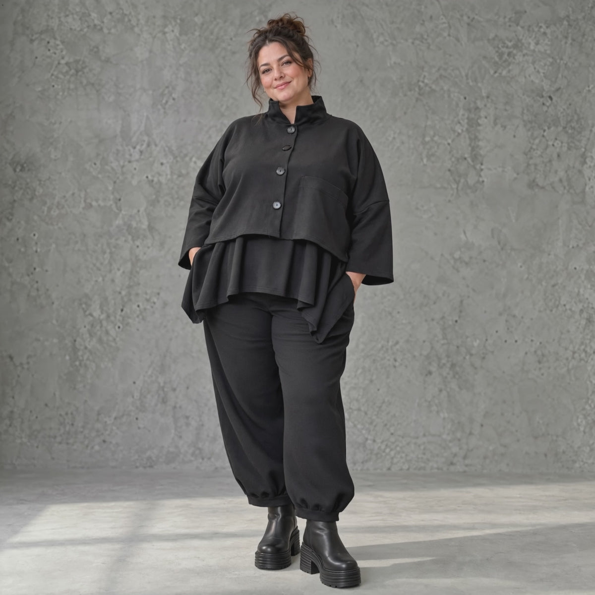 Schwarze Jeansjacke aus Stretchdenim in kastiger Form aus Baumwolle mit Elasthan