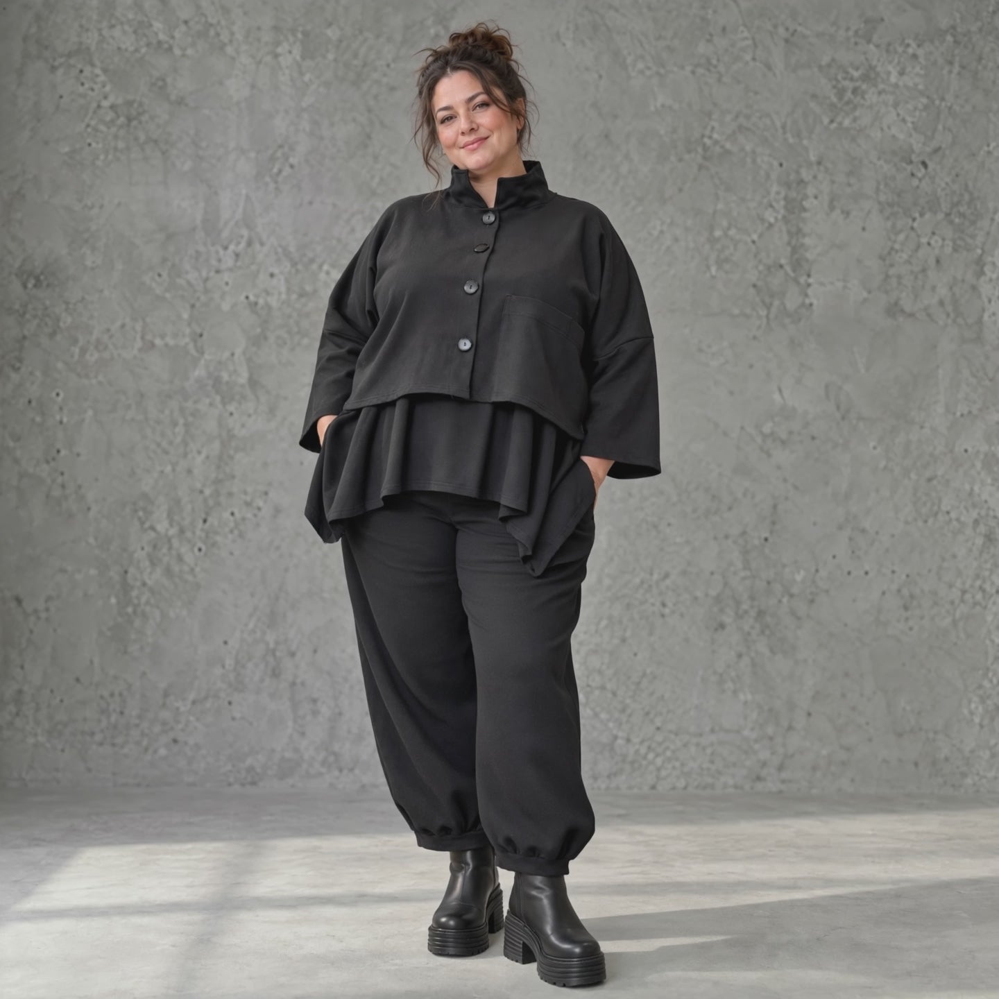 Schwarze Jeansjacke aus Stretchdenim in kastiger Form aus Baumwolle mit Elasthan