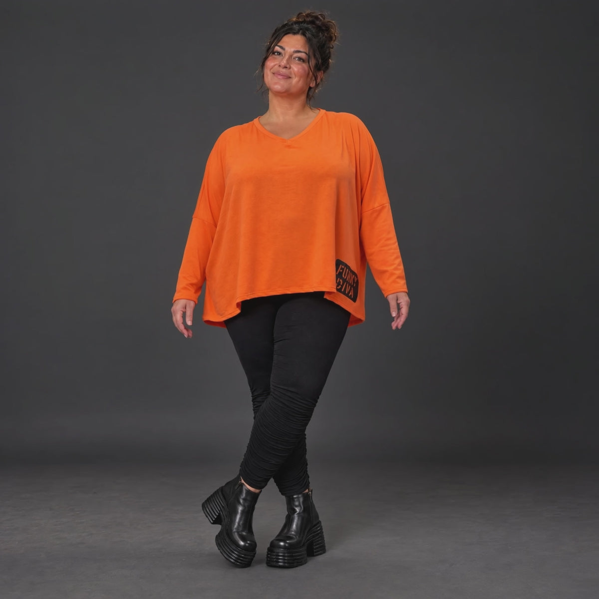 Langarmshirt in kräftigem Orange mit lässig kastigem Schnitt aus weichem Baumwolljersey