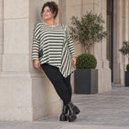 Langarmshirt in Creme/Dunkelgrün mit asymmetrischem Zipfelsaum aus weichem Stretchjersey