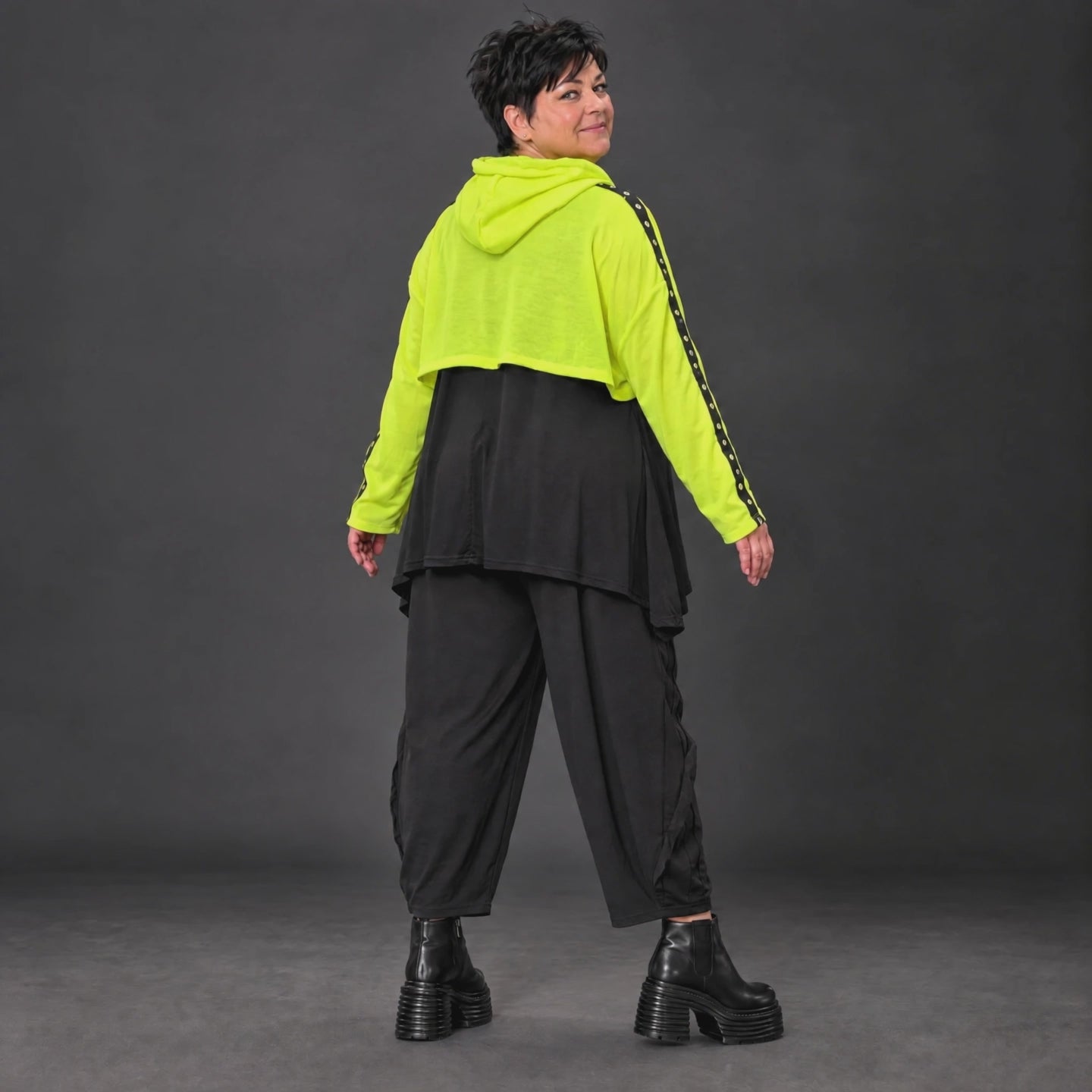 Lässiger Überwurf in leuchtendem Neongelb aus weichem Stretchjersey mit warmer Kapuze