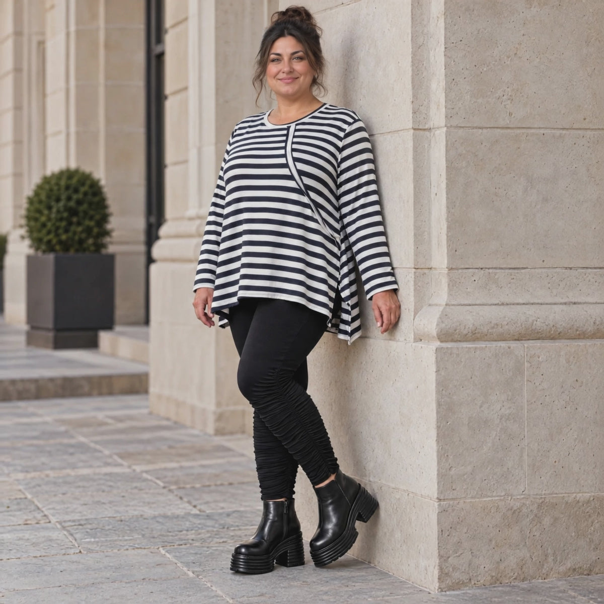 Langarmshirt Dunkelblau/Weiß aus weichem Stretchjersey in A-Linie mit Seitenschlitzen