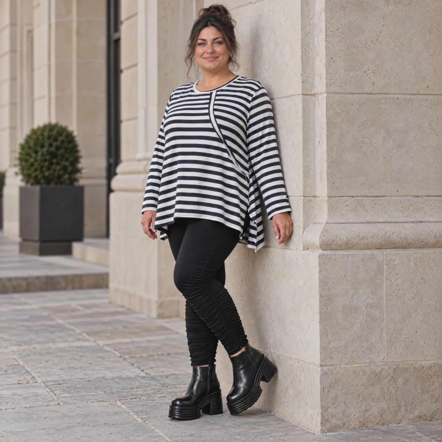 Langarmshirt Dunkelblau/Weiß aus weichem Stretchjersey in A-Linie mit Seitenschlitzen