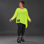 Langarmshirt in Neongelb mit asymmetrischem Zipfelsaum aus weichem Stretchjersey