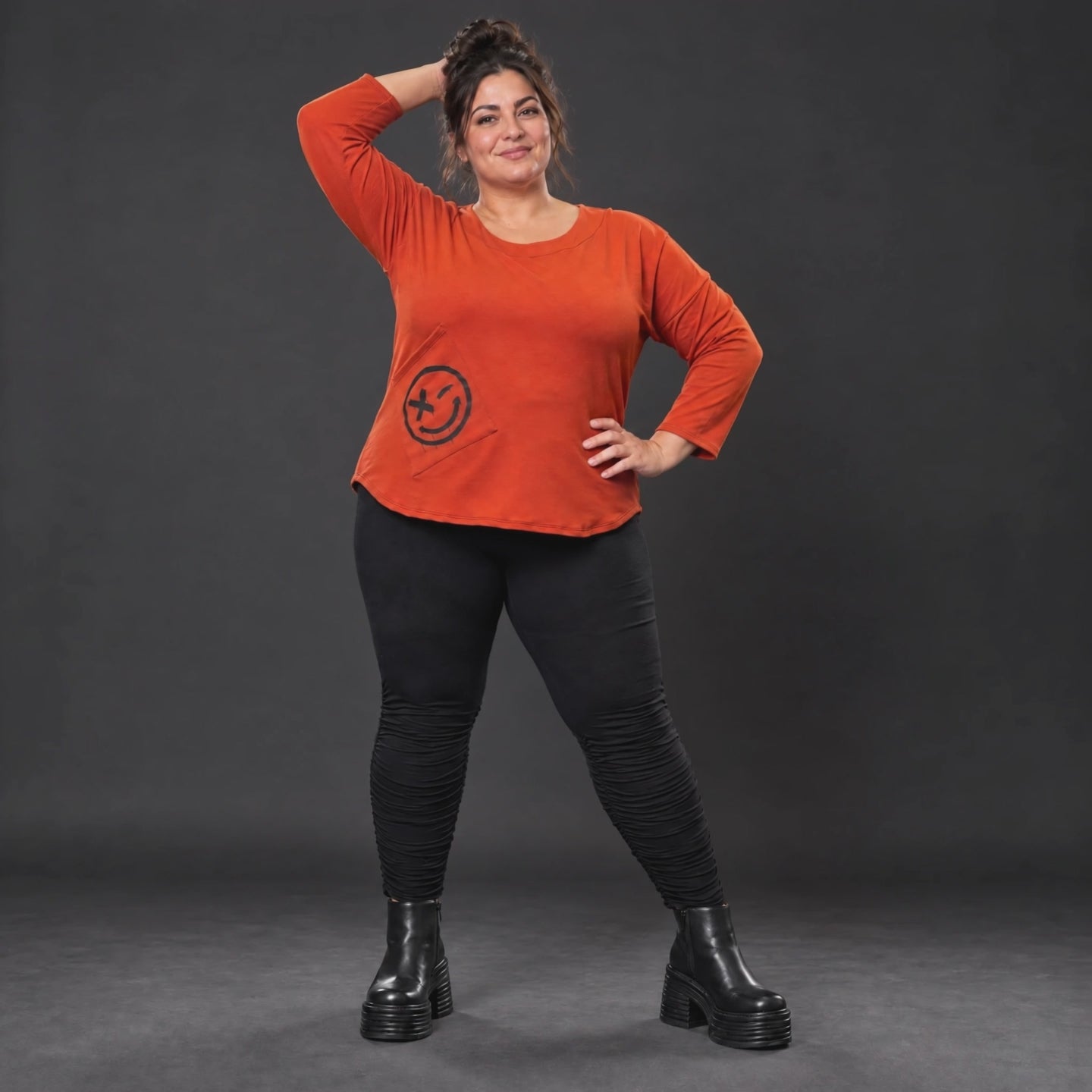 Shirt in Orange aus weichem Stretchjersey mit gerundetem Saum und aufgesetzten Taschen