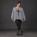 Langarmshirt in Dunkelblau/Weiß aus weichem Stretchjersey in A-Linie mit Seitenschlitzen