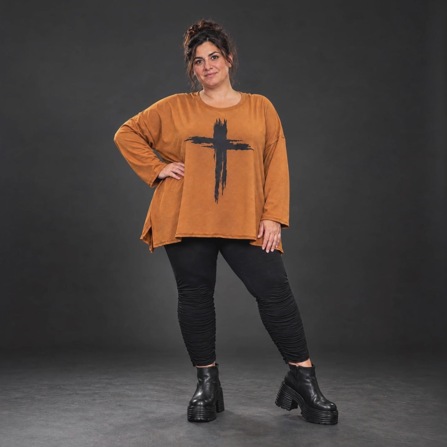 Braunes Langarmshirt mit fließender A-Linie und Rundhalsausschnitt aus Stretchjersey