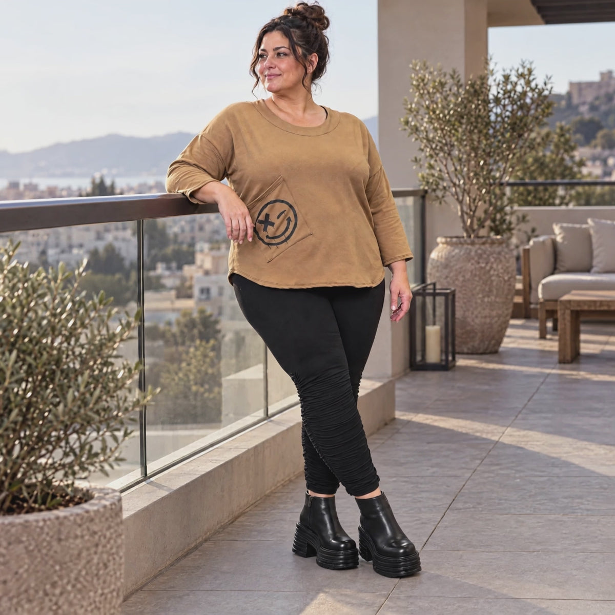 Basic Shirt in Camel aus weichem Stretchjersey mit 7/8-Arm und gerundeter Schnittform
