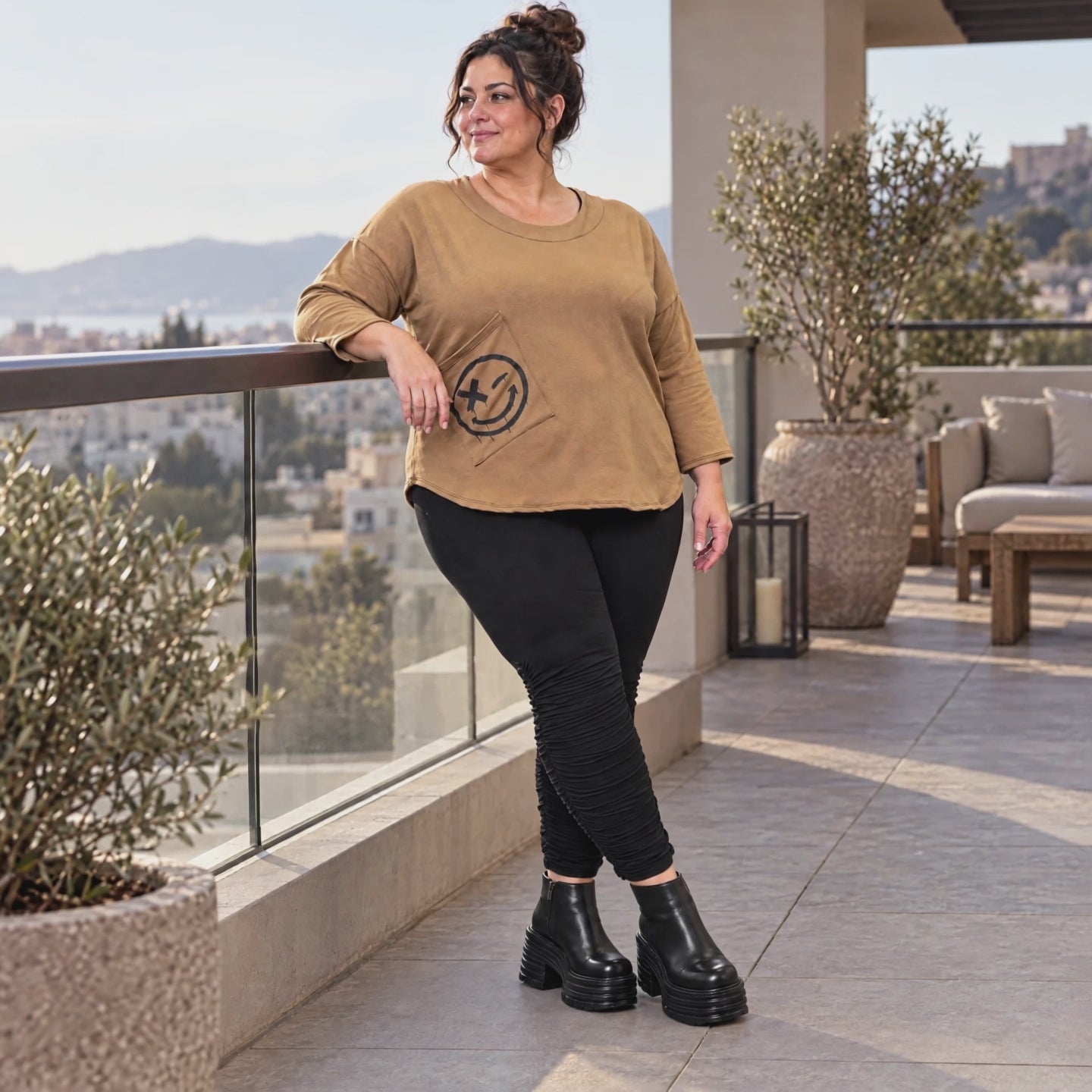 Basic Shirt in Camel aus weichem Stretchjersey mit 7/8-Arm und gerundeter Schnittform