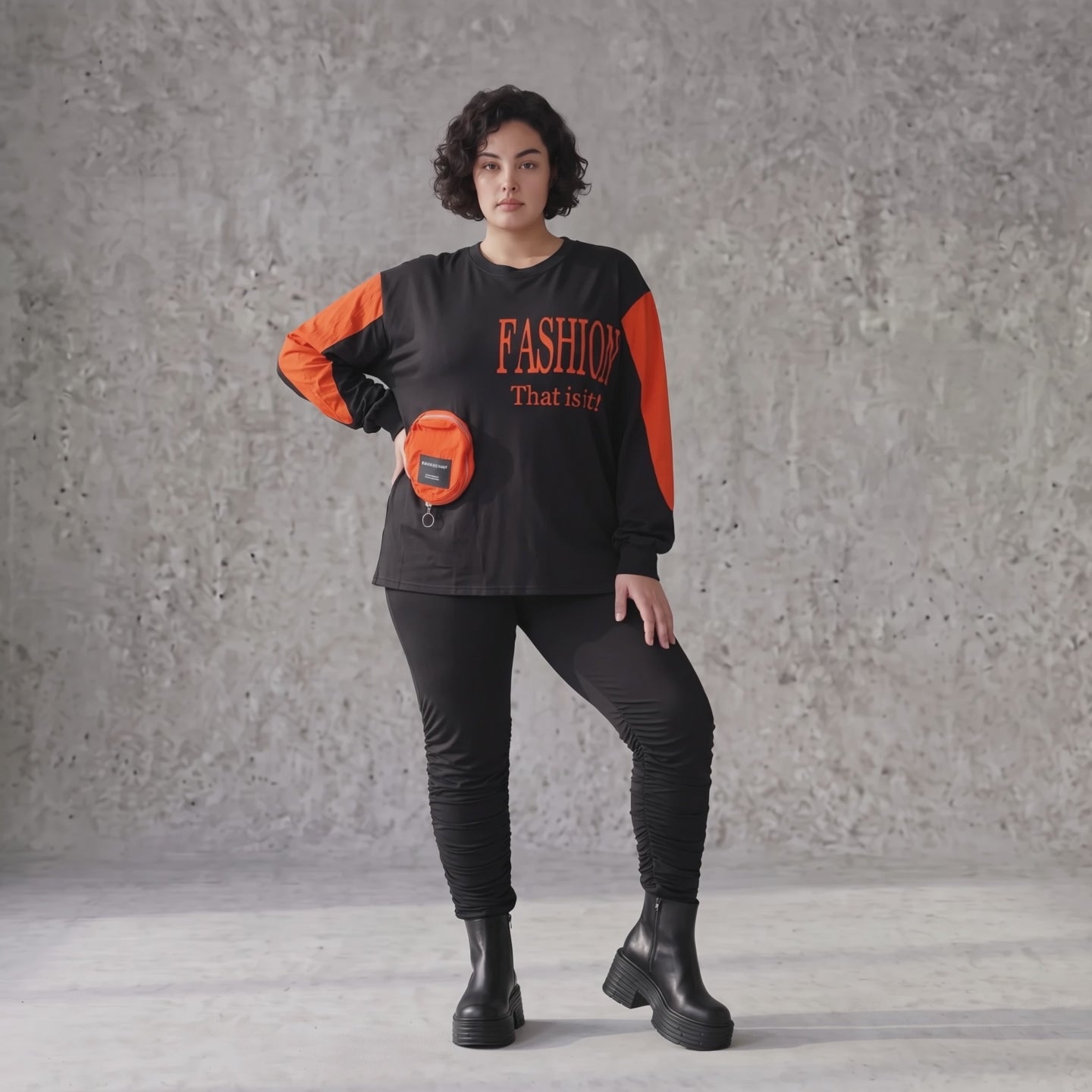 Unifarbenes Langarmshirt aus Jersey mit Reißverschlusstasche und gerader Passform
