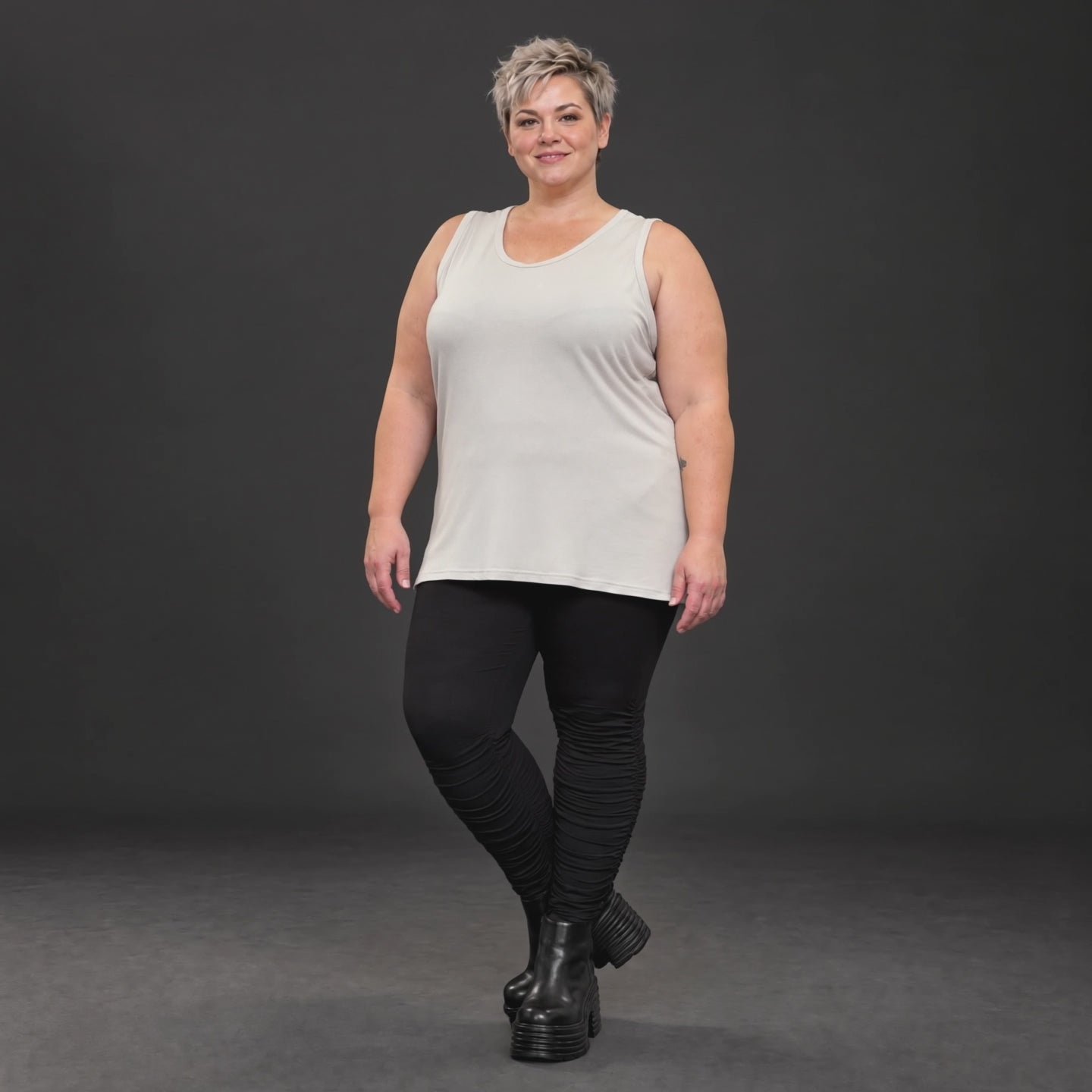 Ärmelloses Basic Top aus weichem Modal mit Stretch in Beige mit seitlichen Schlitzen