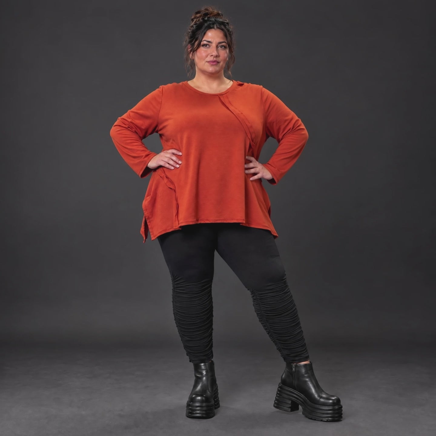 Langarmshirt in Orange mit Rundhalsausschnitt und fließender A-Linie aus Stretchjersey