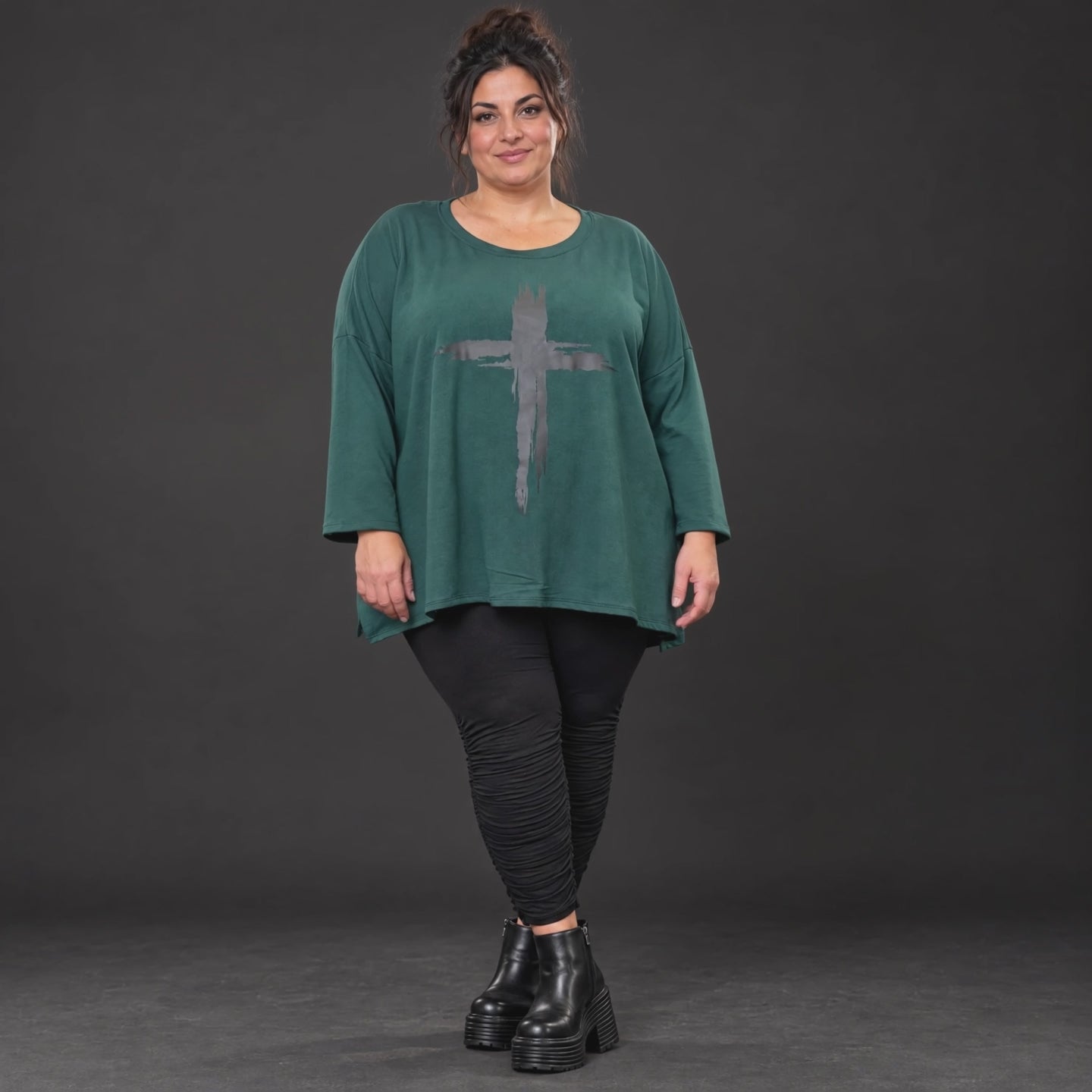 Langarmshirt in Dunkelgrün mit fließender A-Linie aus feinem Stretchjersey für den Winter