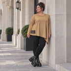 Warmes Langarmshirt in Camel mit asymmetrischem Zipfelsaum aus weichem Jersey mit Stretch