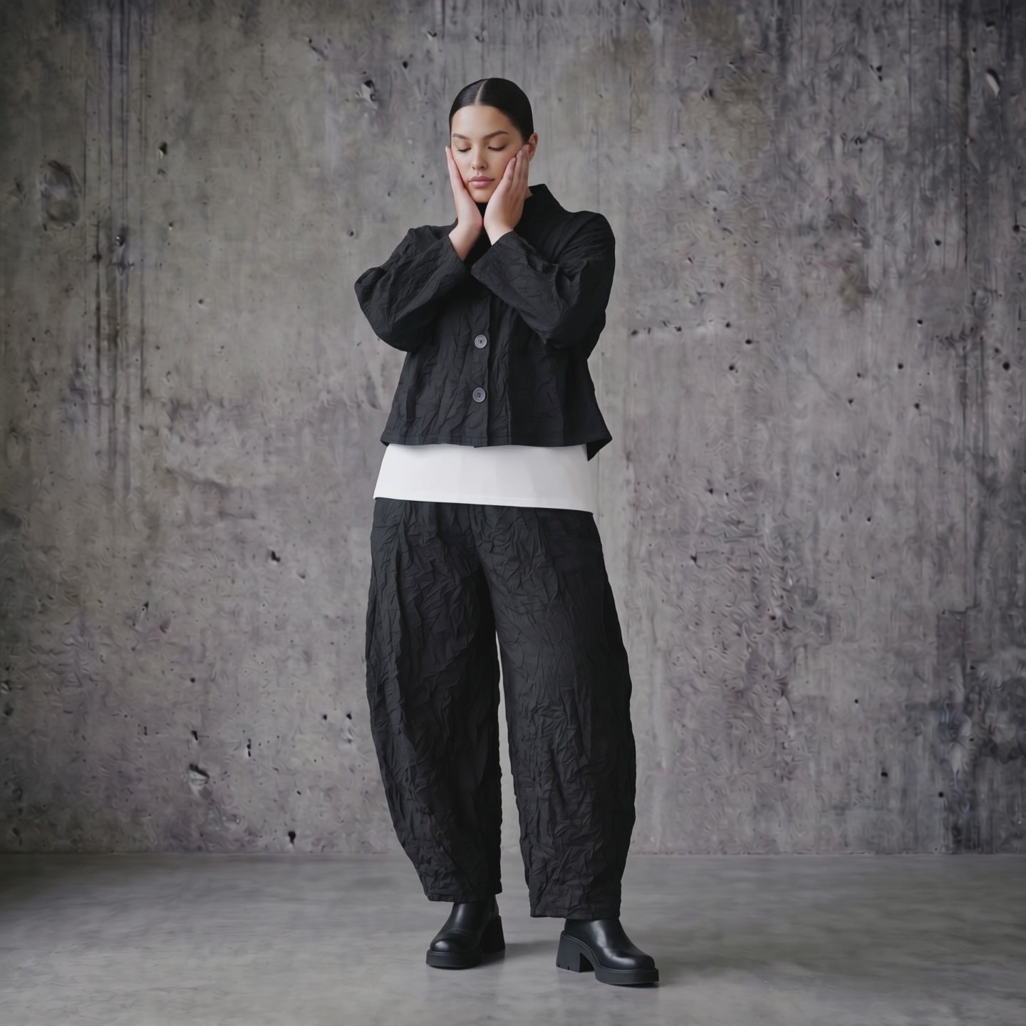 Ballonhose schwarz crash Popeline luftig Oversize Sommerlook AKH Premium Modeare weite Damenhose avantgarde bequem modern