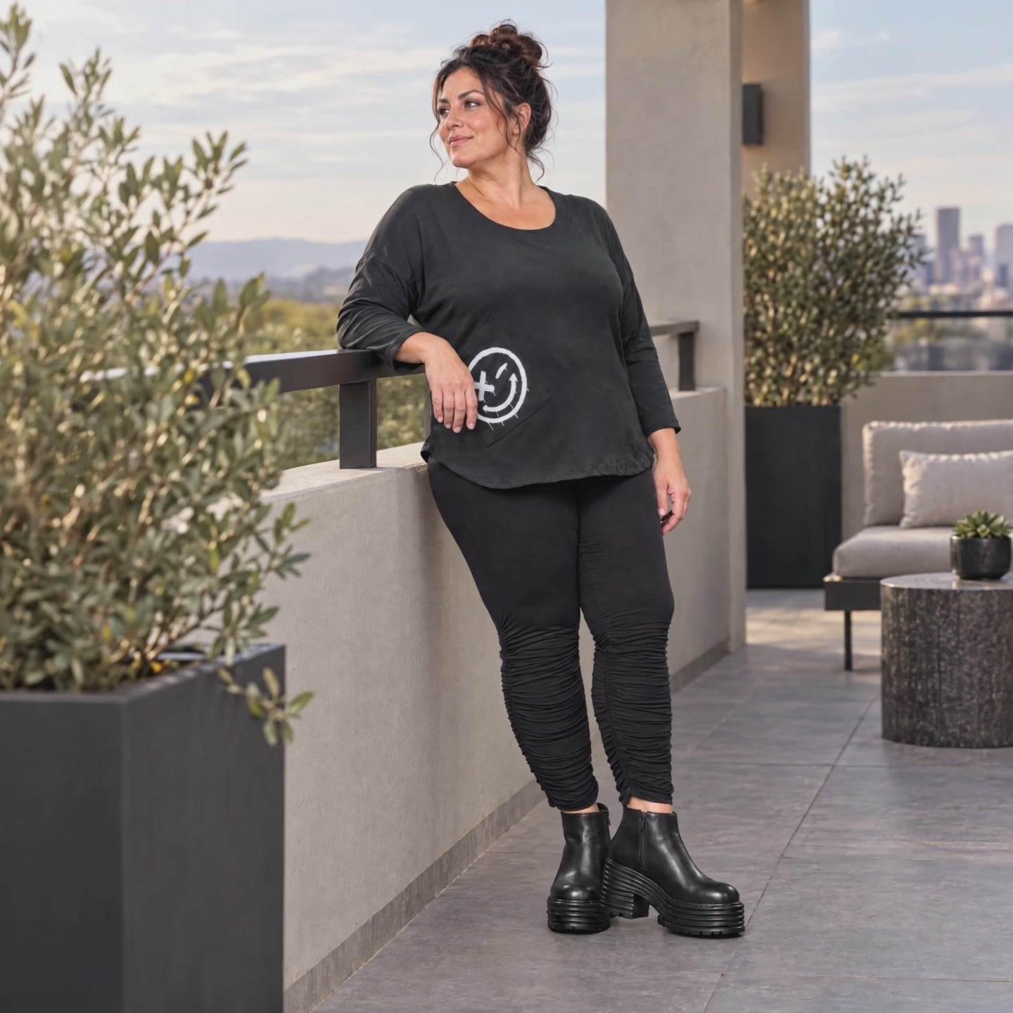 Schwarzes Basic Shirt aus weichem Stretchjersey mit Rundhalsausschnitt und 7/8-Arm