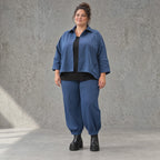 Ballonhose aus Stretchdenim mit Schlupfbund Seitentaschen und lässiger Ballonform