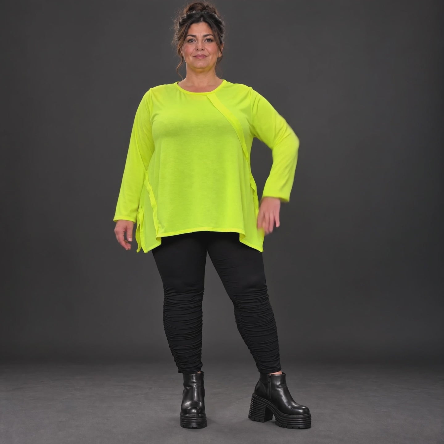 Langarmshirt in Neongelb aus feinem Stretchjersey mit Baumwolle und schmeichelnder A-Linie