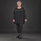 Basic Langarmshirt in Schwarz aus weichem Modal mit Stretch und praktischen Seitentaschen