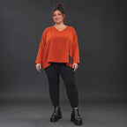 Langarmshirt in Orange aus weichem Stretchjersey mit V-Ausschnitt und kastiger Passform