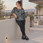 Kuscheliges Strickshirt in Schwarz/Weiß aus weichem Flauschgarn mit gerundeter Schnittform