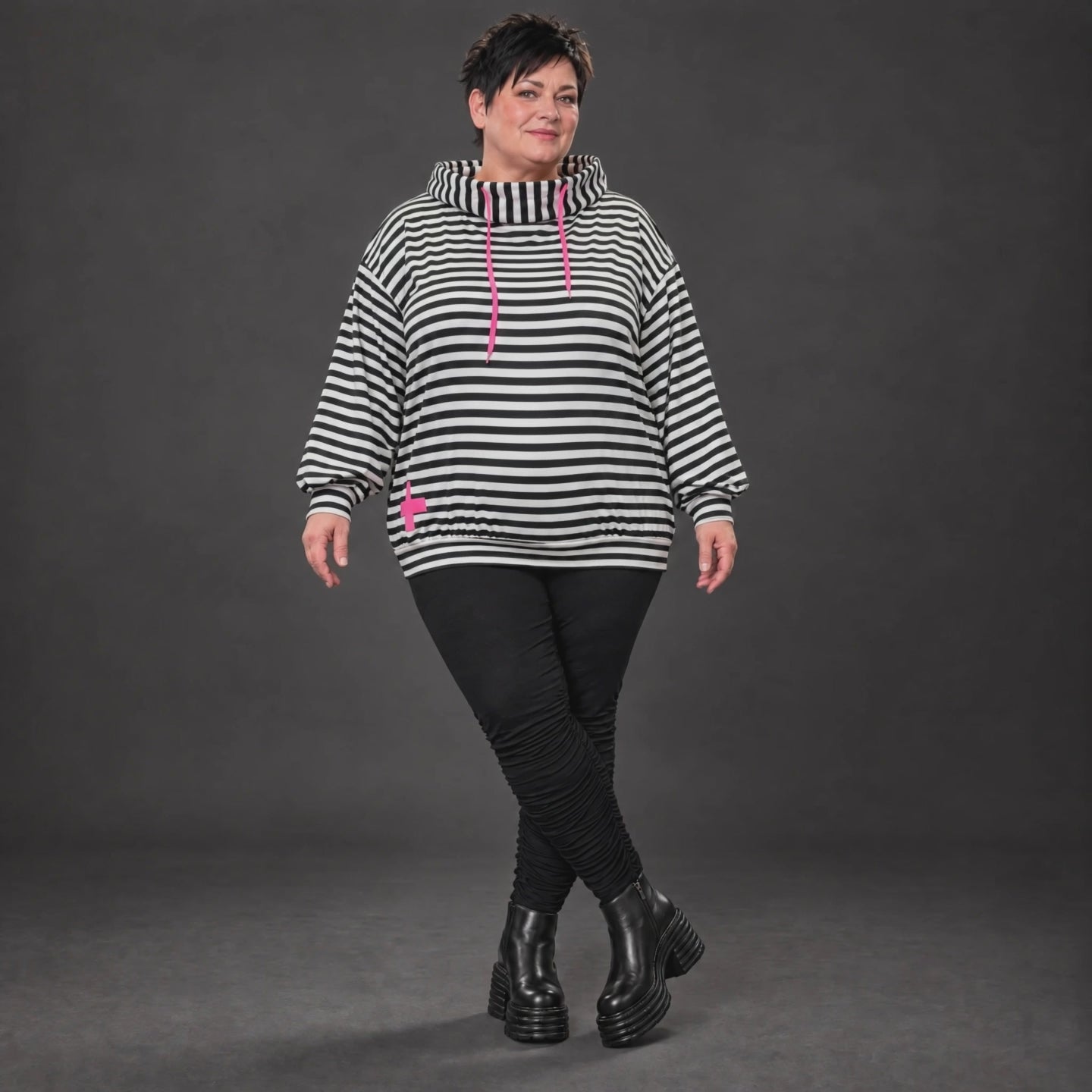 Gestreifter Hoody in Schwarz/Weiß/Pink aus weichem Stretchjersey mit Kapuze ungefüttert