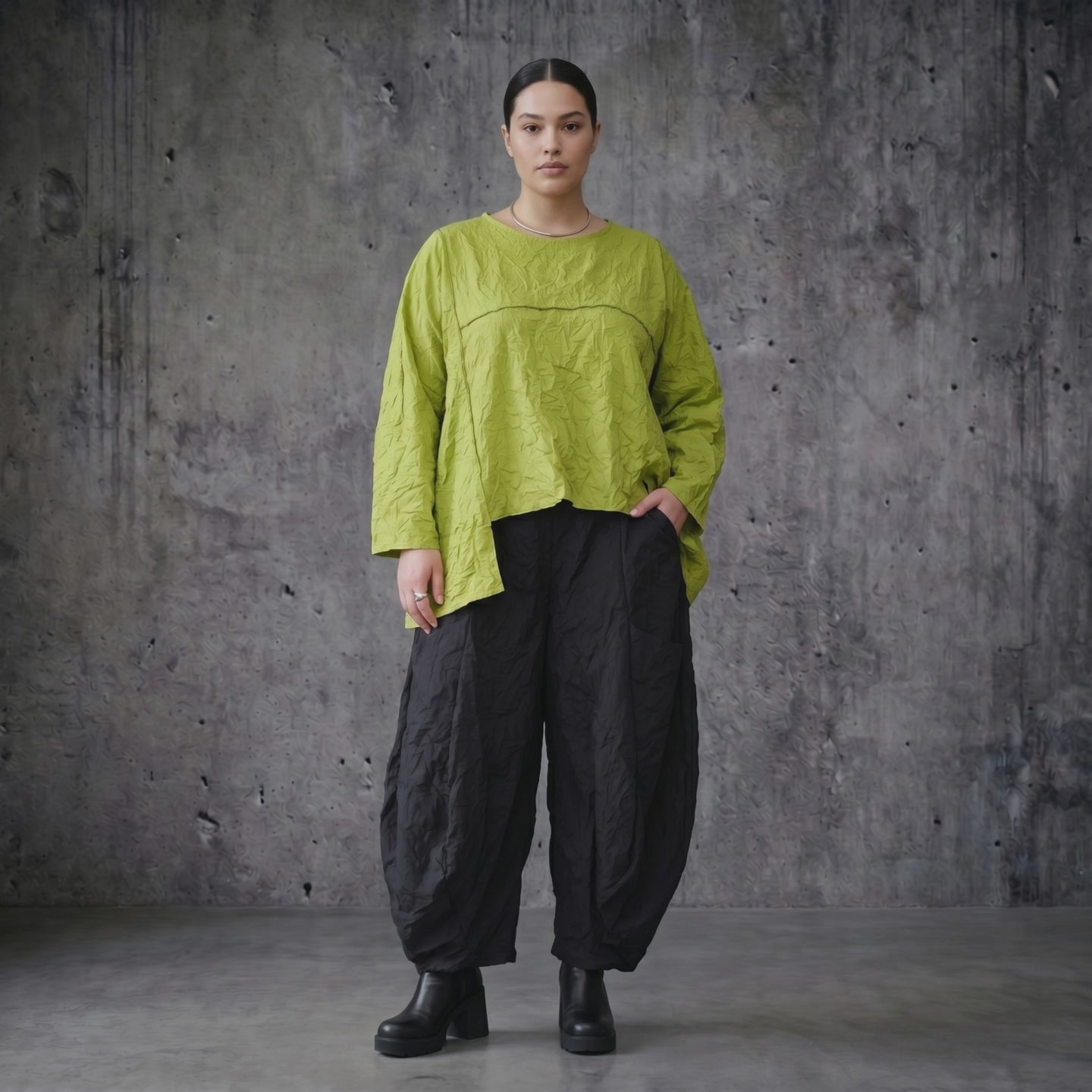 Oversize Big Shirt in Limettengrün aus Crash Popeline für Sommer Lagenlook - AKH Premium bei Modeare kuratiert für Avantgarde Looks Plusmode