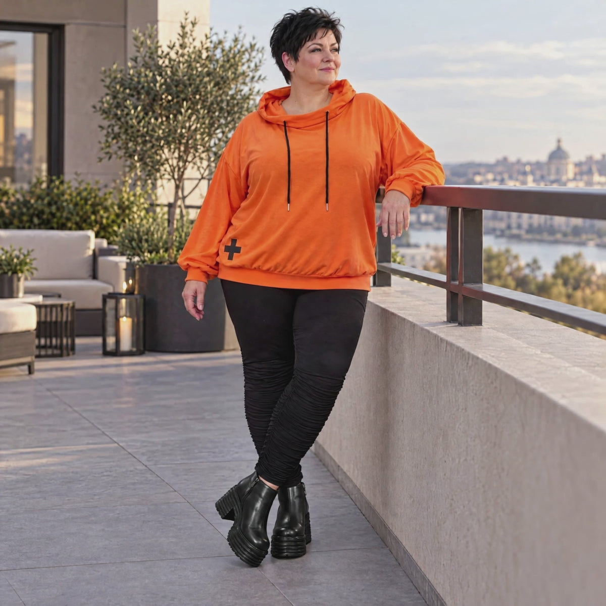 Hoody in leuchtendem Orange aus weichem Stretchjersey mit Kapuze und langen Ärmeln