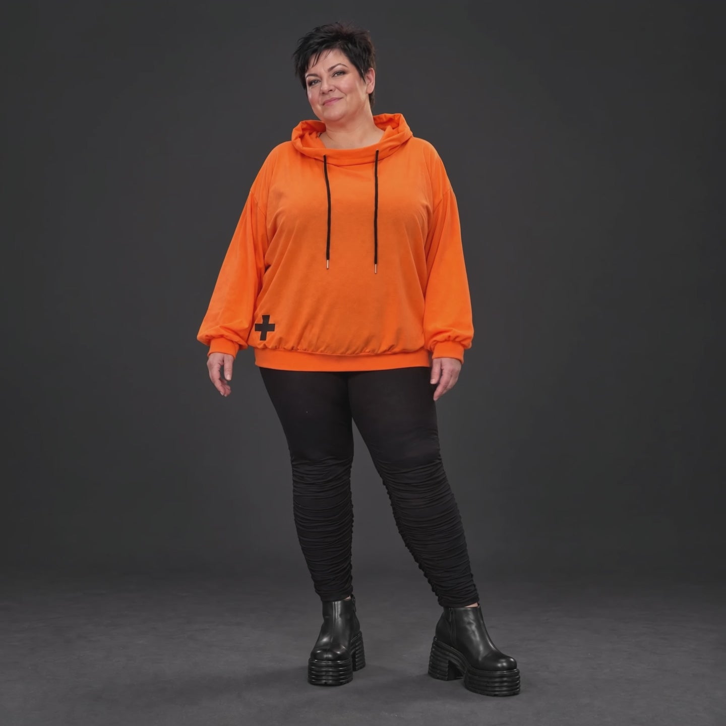 Hoody in leuchtendem Orange aus weichem Stretchjersey mit Kapuze und langen Ärmeln