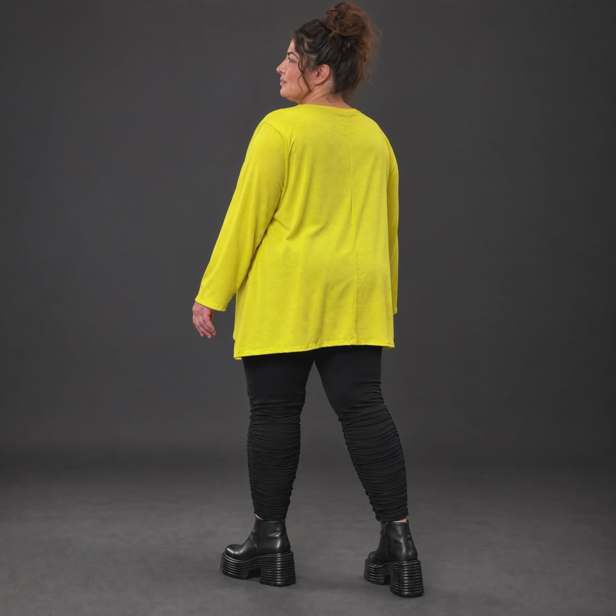 Langarmshirt in strahlendem Gelb mit fließender A-Linie aus weichem Baumwolljersey