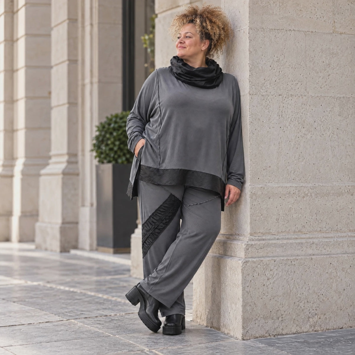 Wintershirt aus weichem Jersey mit Rollkragen Vokuhila Schnitt Taft und Seitenschlitzen