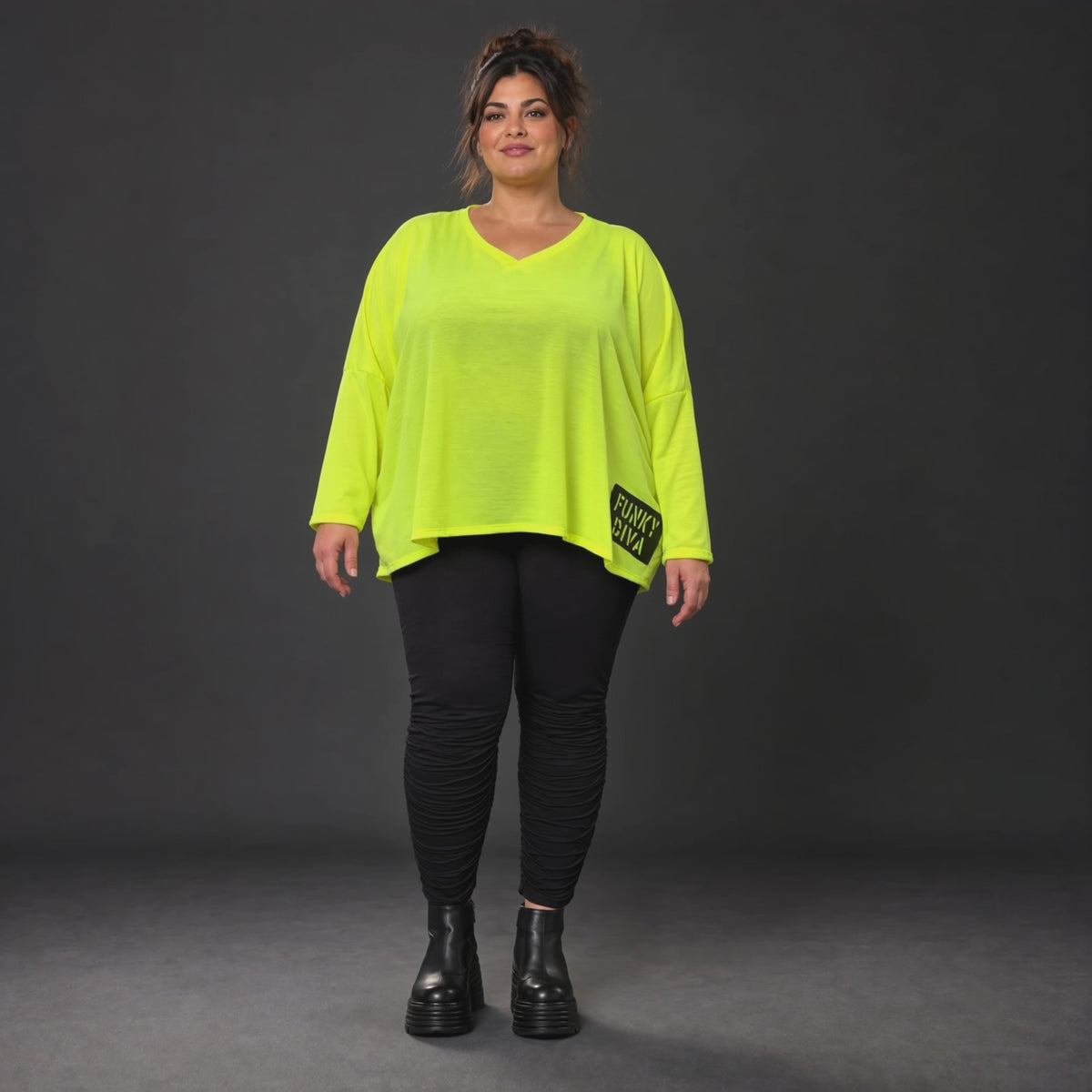 Lässiges Langarmshirt in leuchtendem Neongelb mit V-Ausschnitt aus weichem Stretchjersey