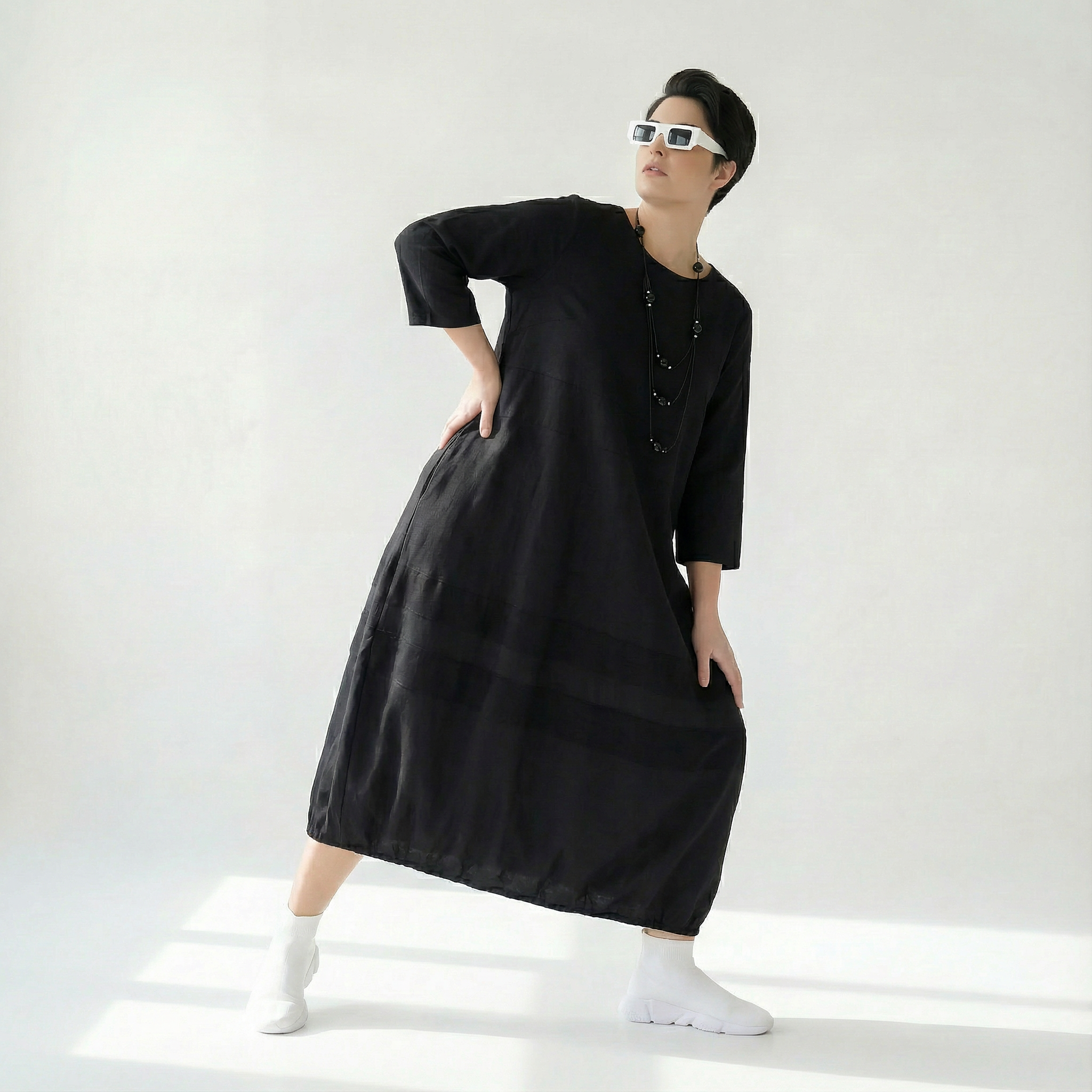 Oversize Kleid aus leichter Popeline mit weitem Ballonschnitt und inkludierter Statement-Kette